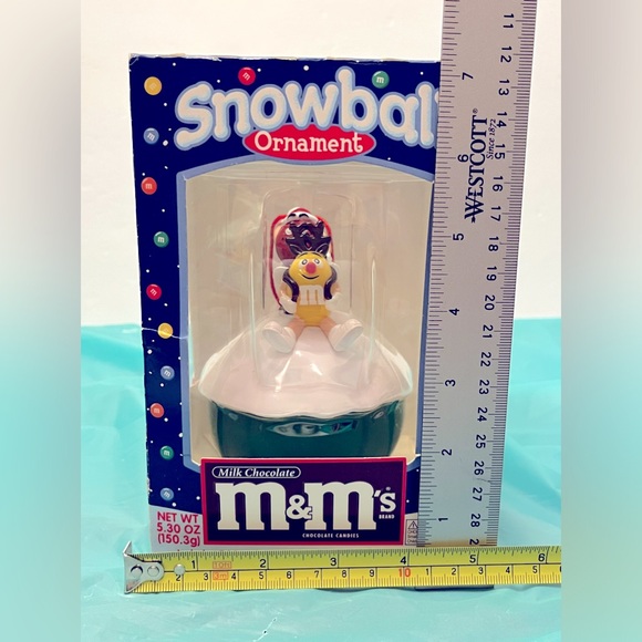 M&M’s ORNAMENT, RED & YELLOW M&M On Sled/SLEIGH, SNOWBALL NEW OPEN BOX - Picture 3 of 13